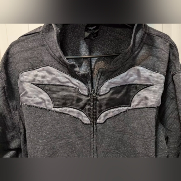 BATMAN The Dark Knight Gotham Hoodie with Cape Costume Men's Size XL DC Comics - Picture 4 of 8